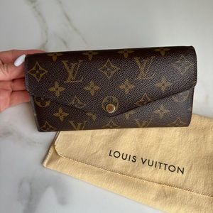 Louis Vuitton wallet Sarah